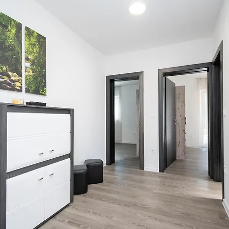 Family-friendly With Swimming Pool - Lozice, - 24328 Апартаменты Вир