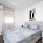 Apartament Family-friendly With Swimming Pool - Lozice, - 24328 *