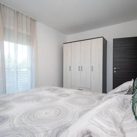 Family-friendly With Swimming Pool - Lozice, - 24328