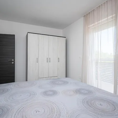 Апартаменты Family-friendly With Swimming Pool - Lozice, - 24328 *