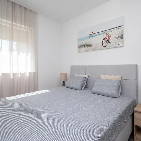 Family-friendly With Swimming Pool - Lozice, - 24328 *