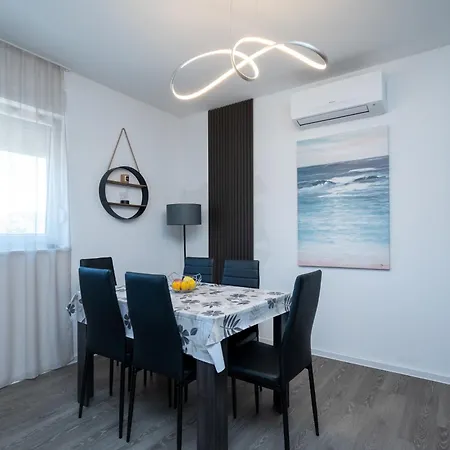 Family-friendly With Swimming Pool - Lozice - 24328 Апартаменты *