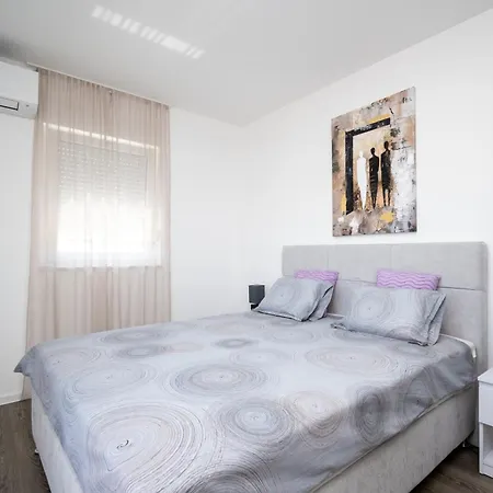 Апартаменты Family-friendly With Swimming Pool - Lozice, - 24328 *