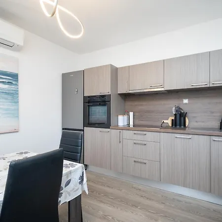 Family-friendly With Swimming Pool - Lozice - 24328