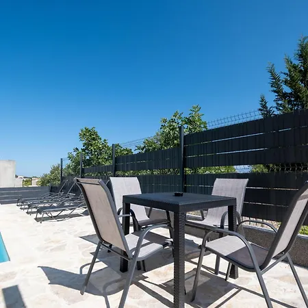 Family-friendly With Swimming Pool - Lozice, - 24328 *