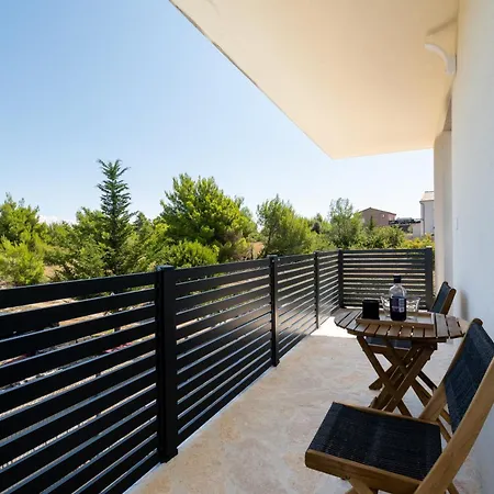 Family-friendly With Swimming Pool - Lozice, - 24328 * Вир