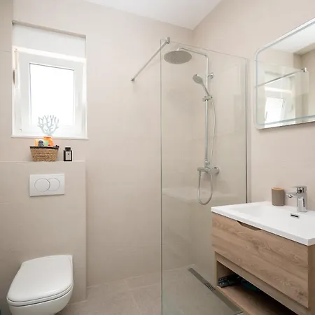 Апартаменты Family-friendly With Swimming Pool - Lozice, - 24328 *
