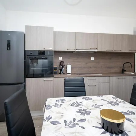 Апартаменты Family-friendly With Swimming Pool - Lozice, - 24328 *