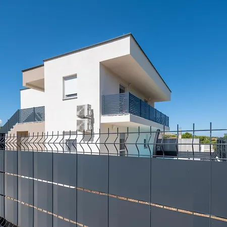 Appartamento Family-friendly With Swimming Pool - Lozice, - 24328 Vir