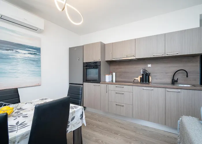 Family-friendly With Swimming Pool - Lozice - 24328