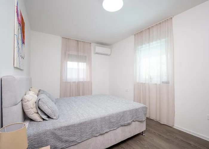 Family-friendly With Swimming Pool - Lozice - 24328 Apartamento *