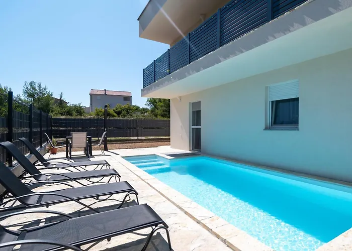 Family-friendly With Swimming Pool - Lozice, - 24328 Vir