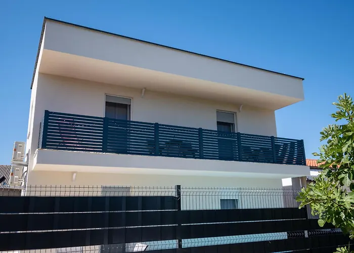 Family-friendly With Swimming Pool - Lozice, - 24328 Vir